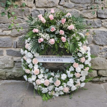 Corona de flores naturales para funerales, entierros en Valladolid