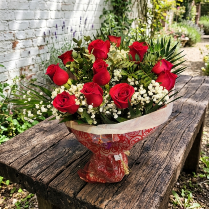 Ramo de 12 rosas rojas